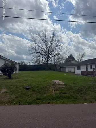 $6,000 | 611 Brooks Street, Grenada, MS 38901