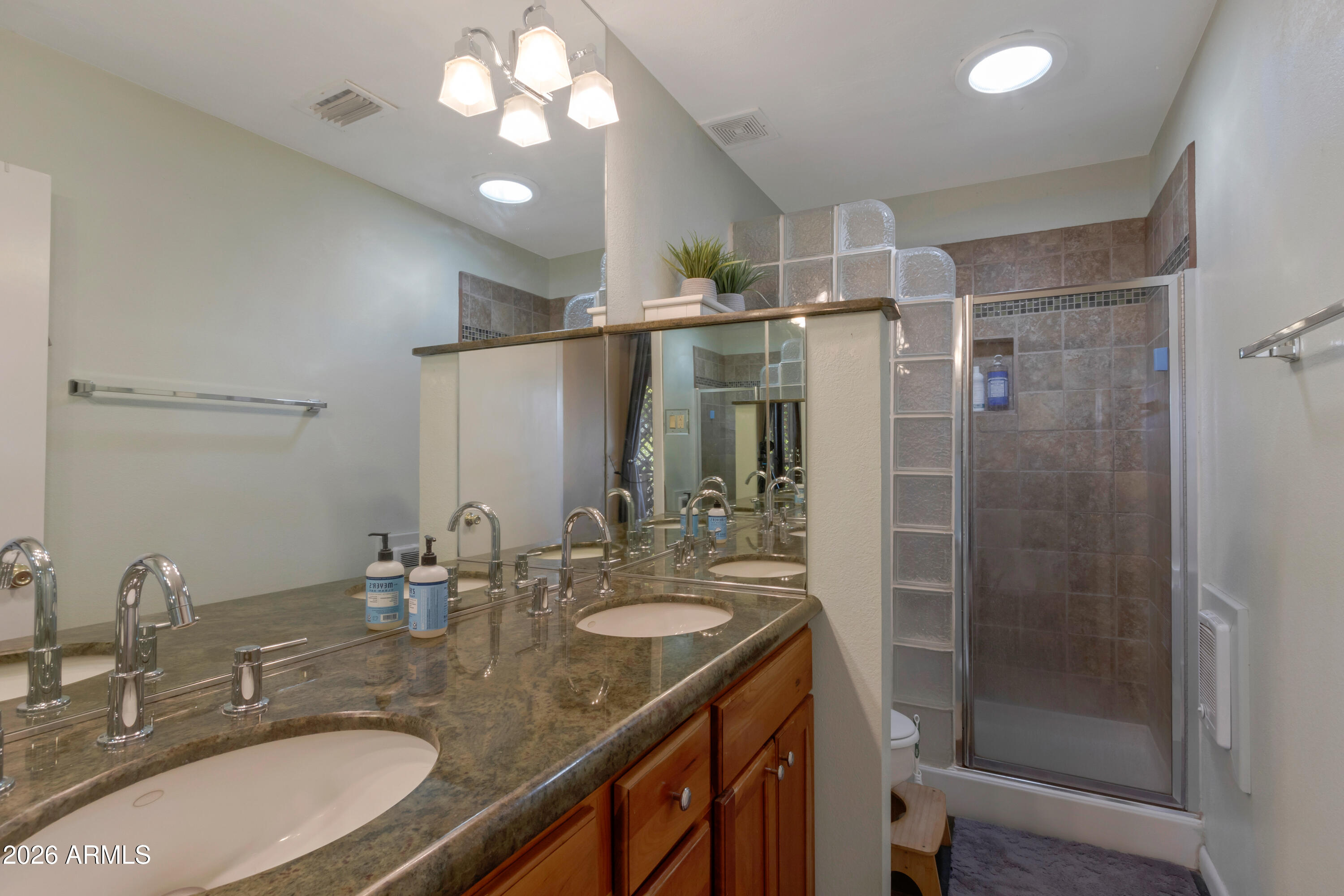280 Canyon Diablo Road Sedona, AZ 86351 - Photo 17 of 27 Primary Bathroom