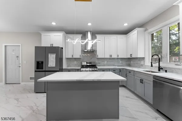 $799,000 | 331 West Lane, Clark, NJ 07066