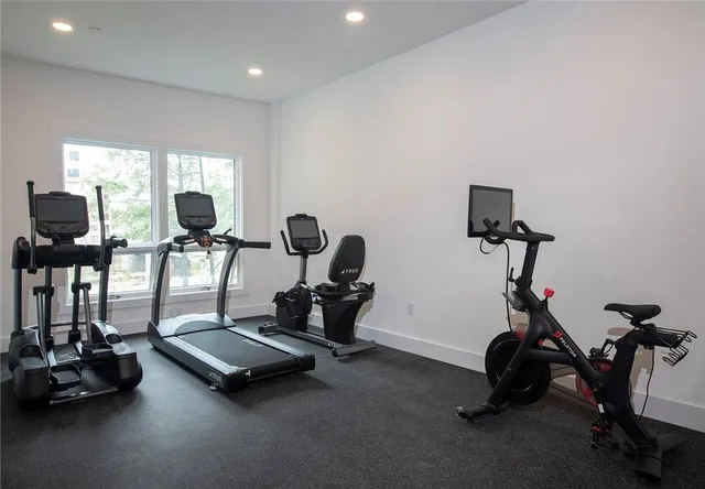 $7,800 | 8 Boulevard West, Unit PH2, Pelham, NY 10803