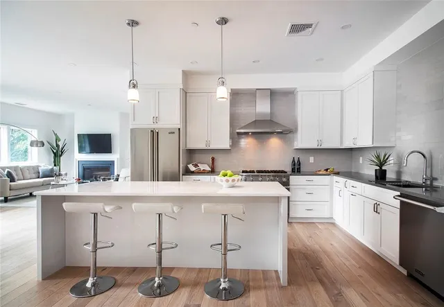 $7,800 | 8 Boulevard West, Unit PH2, Pelham, NY 10803