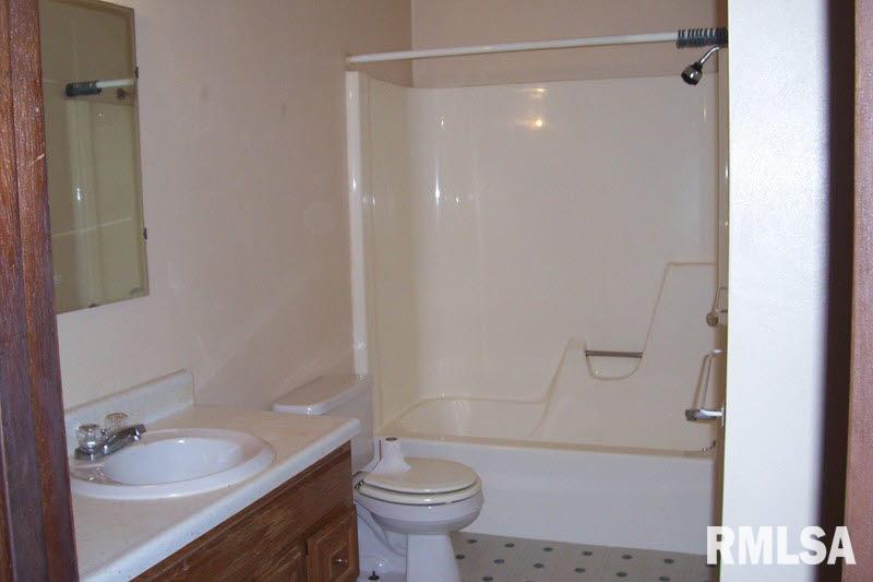 518 Roddy Road Salem, IL 62881 - Photo 3 of 7