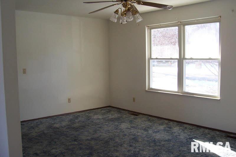 518 Roddy Road Salem, IL 62881 - Photo 4 of 7