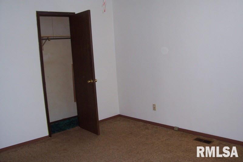 518 Roddy Road Salem, IL 62881 - Photo 5 of 7