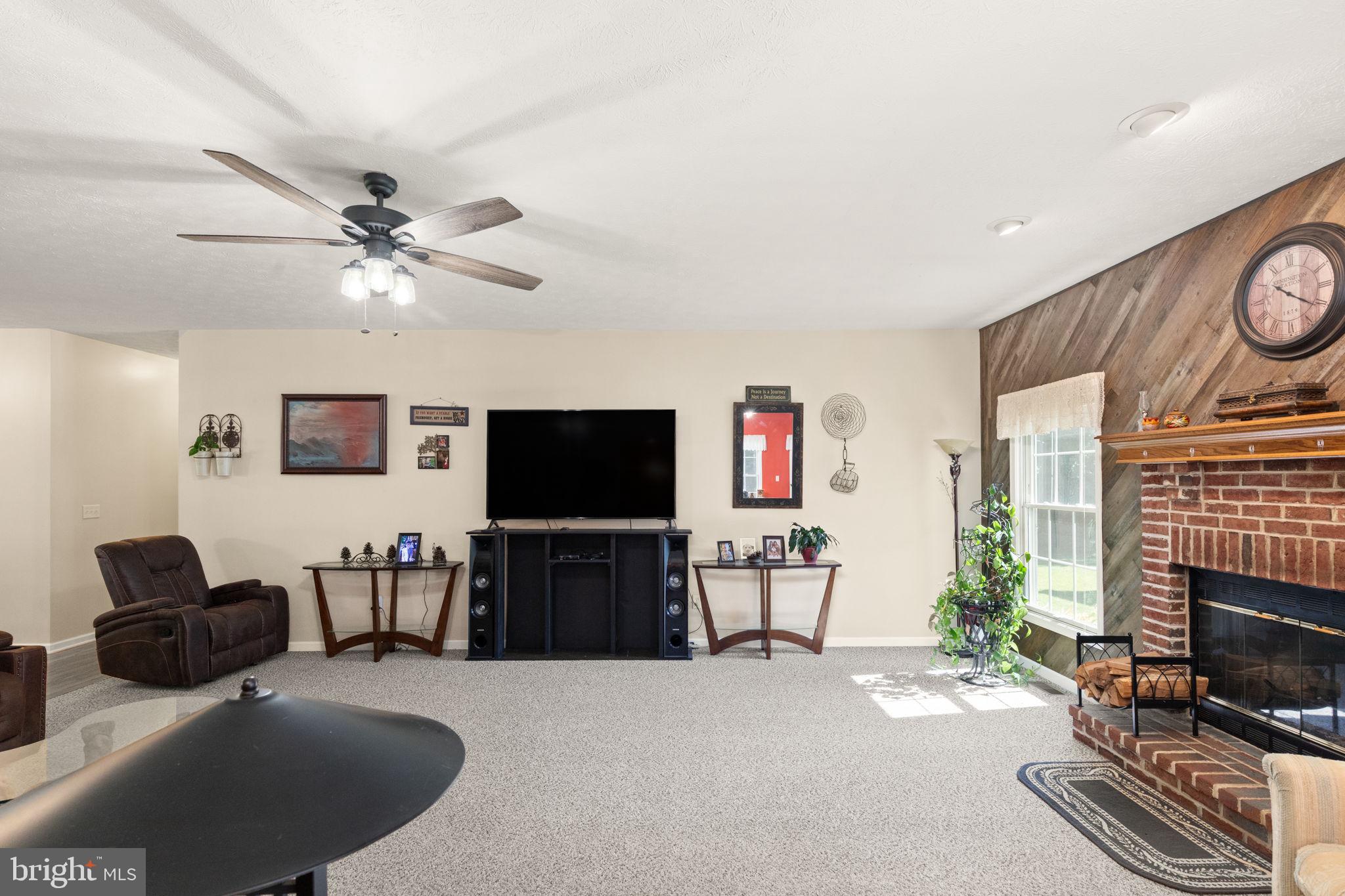 32 Hamilton Lane Elkton, MD 21921 - Photo 18 of 40 Cozy living space with warm accents.