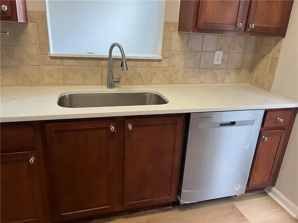 $1,700 | 6614 Splashwater Drive, Flowery Branch, GA 30542