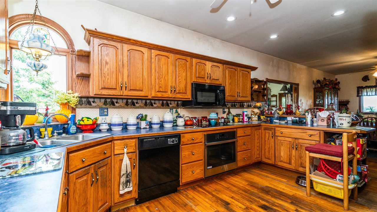 5657 Greenwood Road Avoca, MI 48006 - Photo 39 of 67 50084391-38.JPG