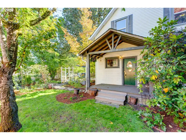 a view of front of house with a yard