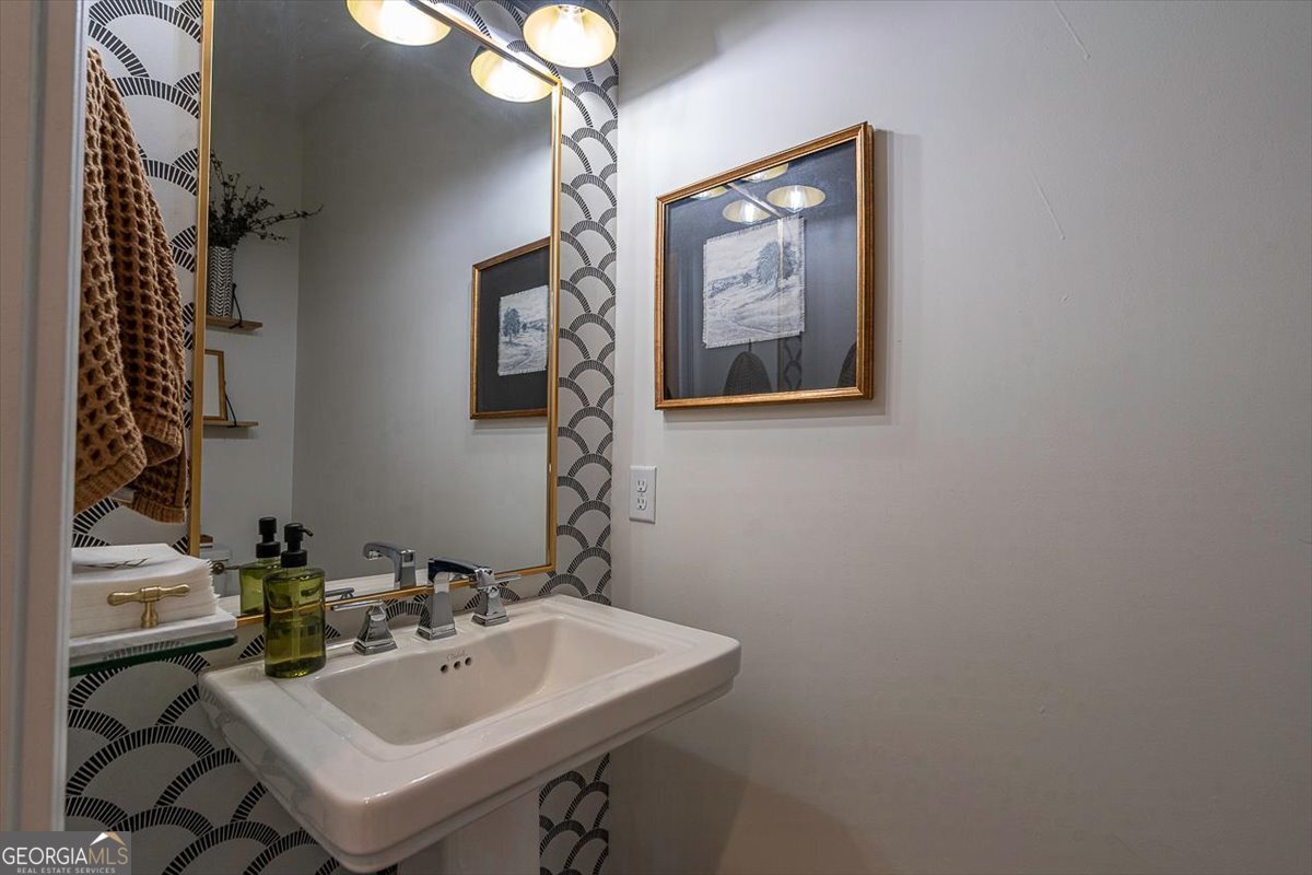 3093 Surry Ridge Drive Watkinsville, GA 30677 - Photo 22 of 41 a bathroom with a sink and a mirror