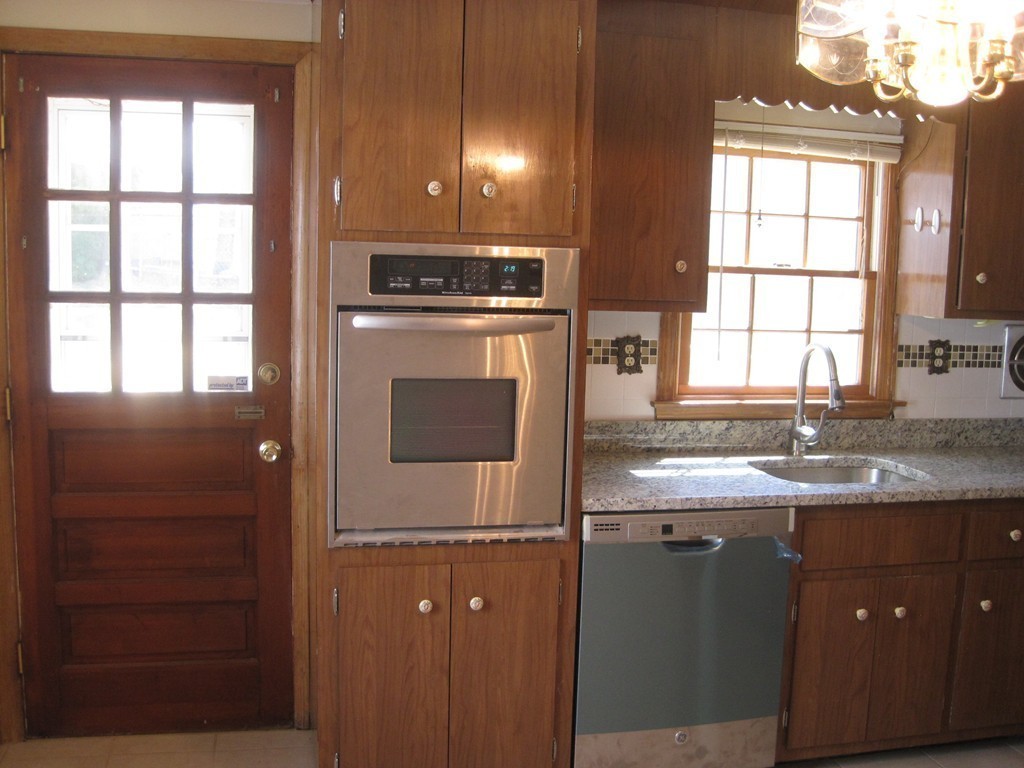 36 Westmoor Road Boston, MA 02132 - Photo 5 of 30 Gallery Image 5