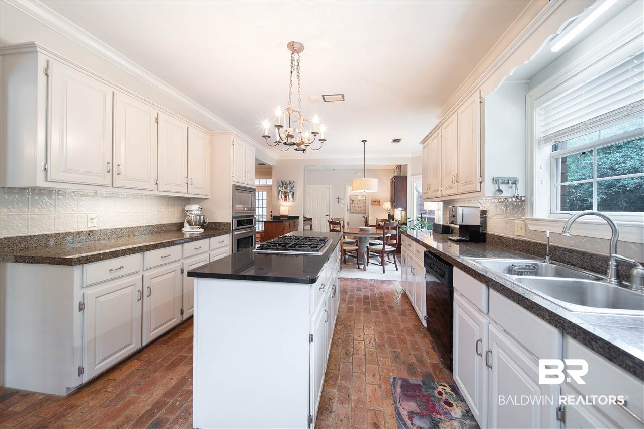 516 Bay Bluff West Daphne, AL 36526 - Photo 8 of 47