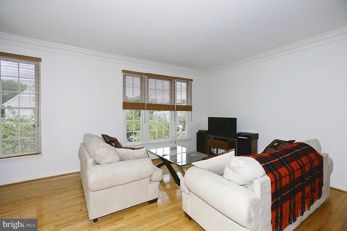 8023 Readington Court Springfield, VA 22152 - Photo 2 of 22 Living Room