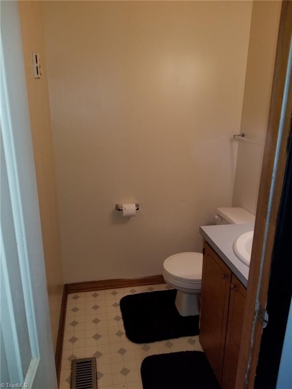 226 Roy Lopp Road Lexington, NC 27292 - Photo 14 of 18 Half Bath IN Master!
