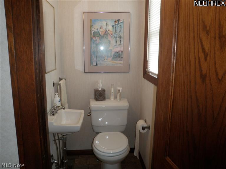 1368 South Green Road Cleveland, OH 44121 - Photo 11 of 14