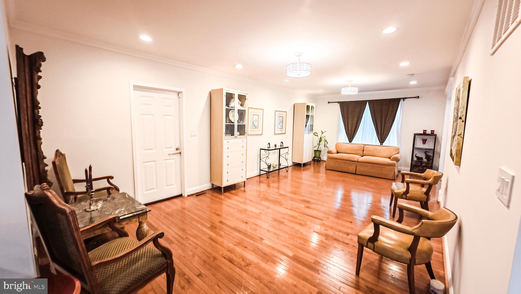 1807 Anderson Road Falls Church, VA 22043 - Photo 7 of 33 Spacious, inviting living area awaits.
