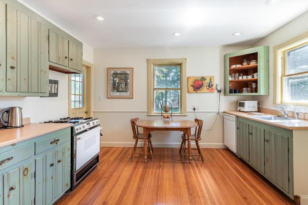 66 Sutherland Road Arlington, MA 02476 - Photo 12 of 34