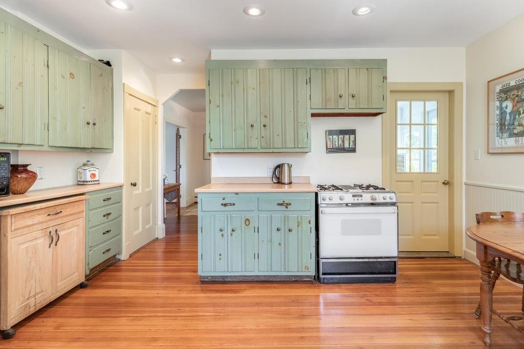 66 Sutherland Road Arlington, MA 02476 - Photo 13 of 34