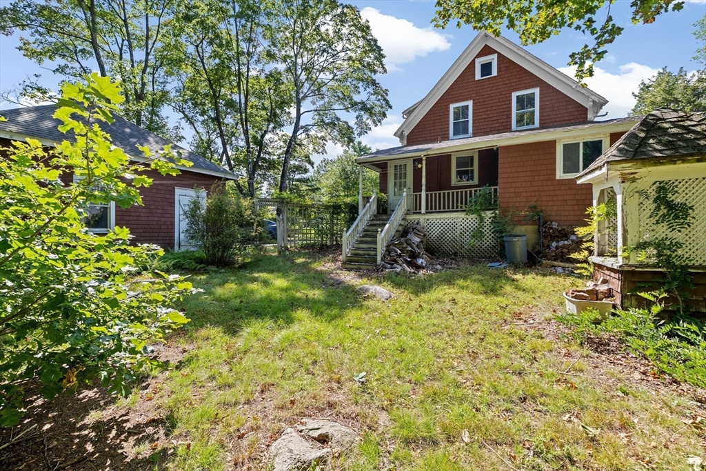 62 High Street Norwell, MA 02061 - Photo 27 of 37 a front view of a house with garden
