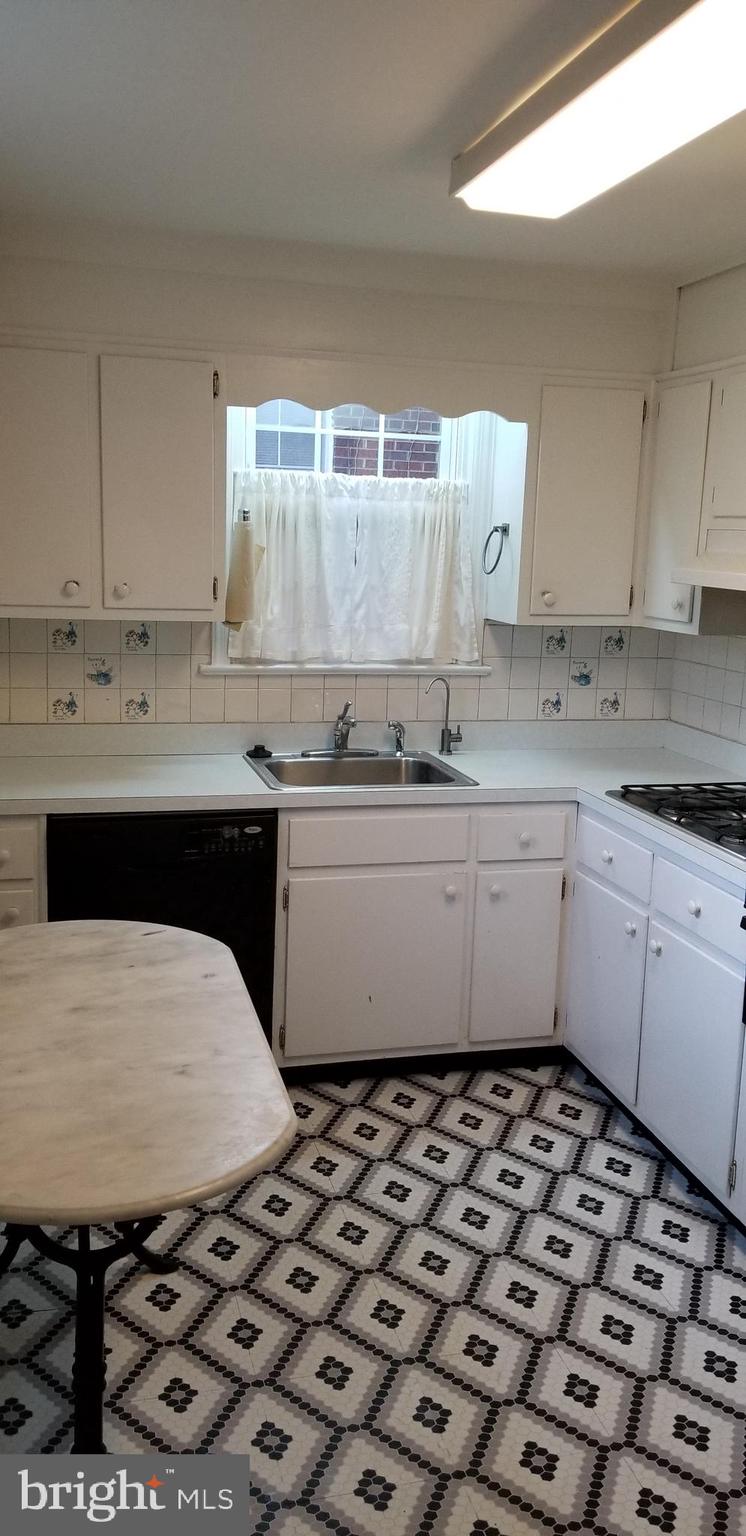 2811 Valley Drive Alexandria, VA 22302 - Photo 12 of 23