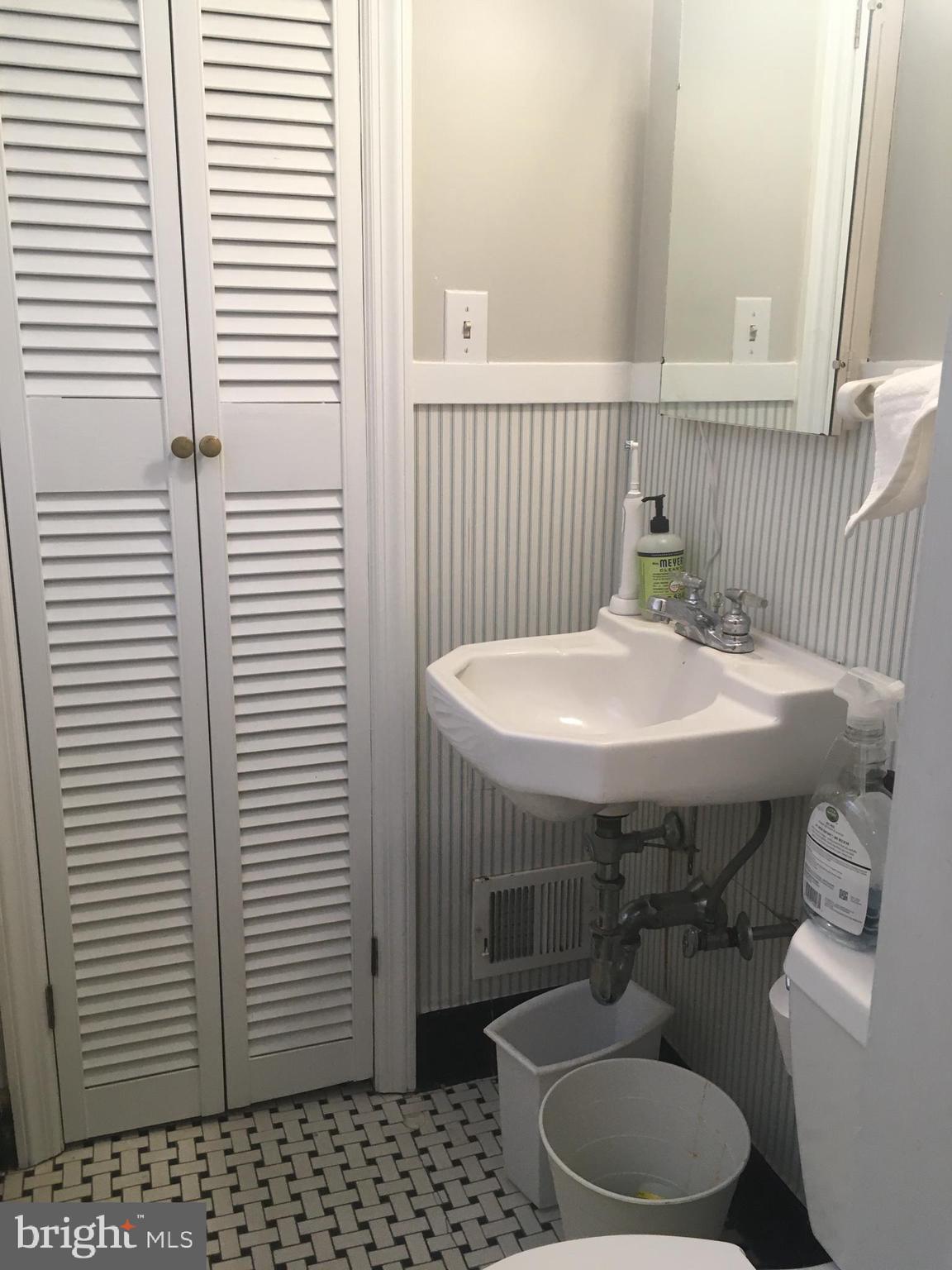 2811 Valley Drive Alexandria, VA 22302 - Photo 6 of 23