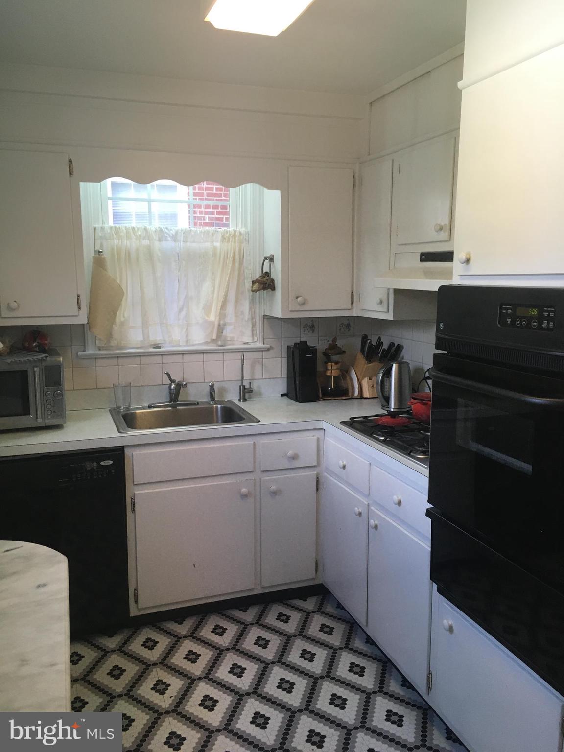 2811 Valley Drive Alexandria, VA 22302 - Photo 9 of 23