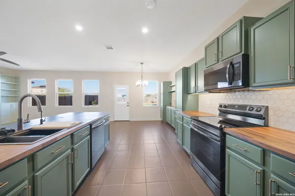 $2,000 | 12241 Cashton, San Antonio, TX 78252