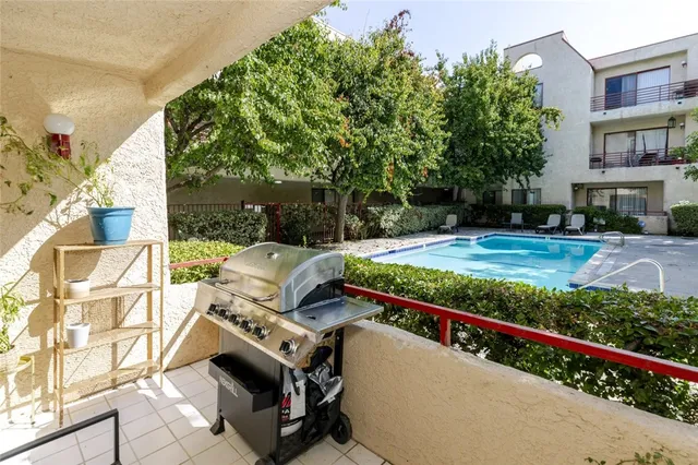 $475,000 | 6825 Alabama Avenue, Unit 111, Canoga Park, CA 91303