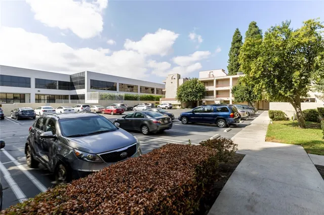 $475,000 | 6825 Alabama Avenue, Unit 111, Canoga Park, CA 91303