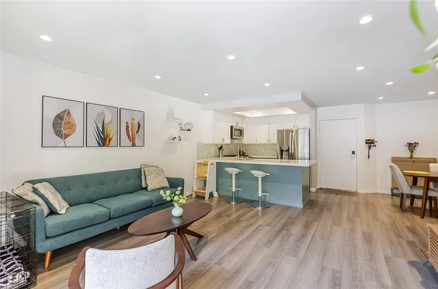 $475,000 | 6825 Alabama Avenue, Unit 111, Canoga Park, CA 91303