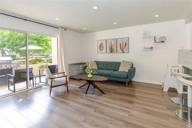 $475,000 | 6825 Alabama Avenue, Unit 111, Canoga Park, CA 91303