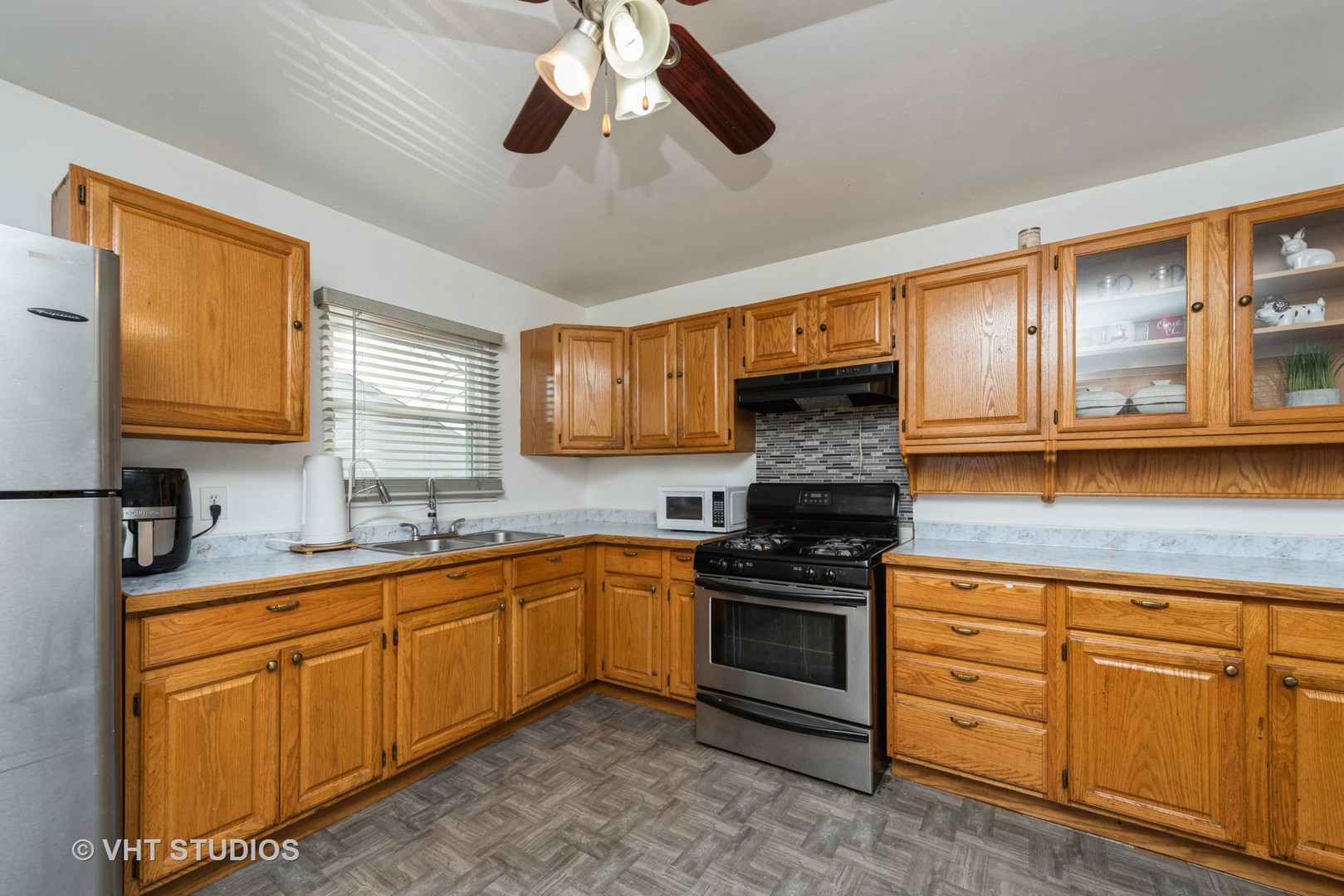 308 Audubon Road Streamwood, IL 60107 - Photo 3 of 12