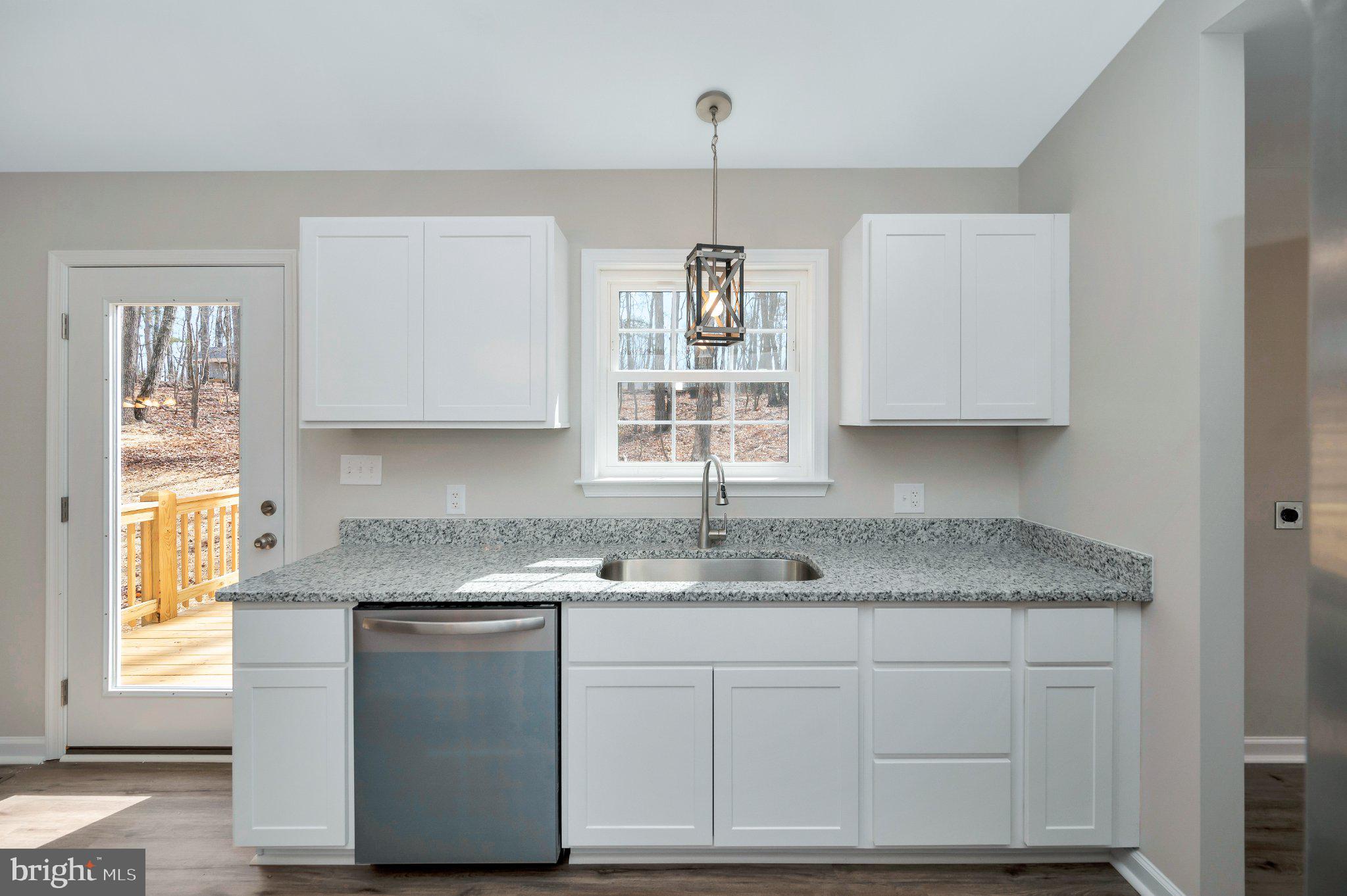 28150 Tatum Road Unionville, VA 22567 - Photo 13 of 28 Bright and modern kitchen oasis.