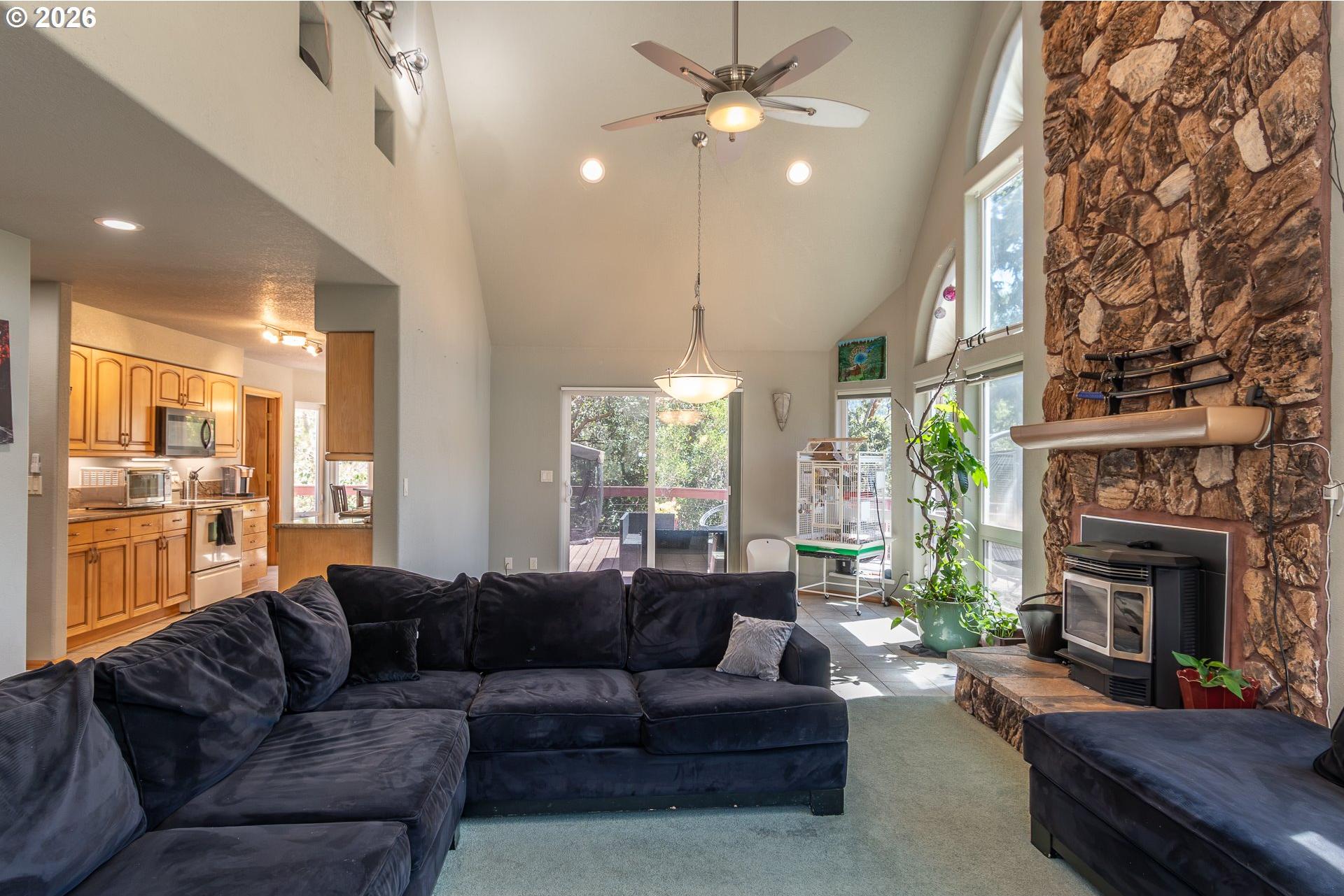1265 Evergreen Ridge Road Riddle, OR 97469 - Photo 10 of 47 Gallery Image 10