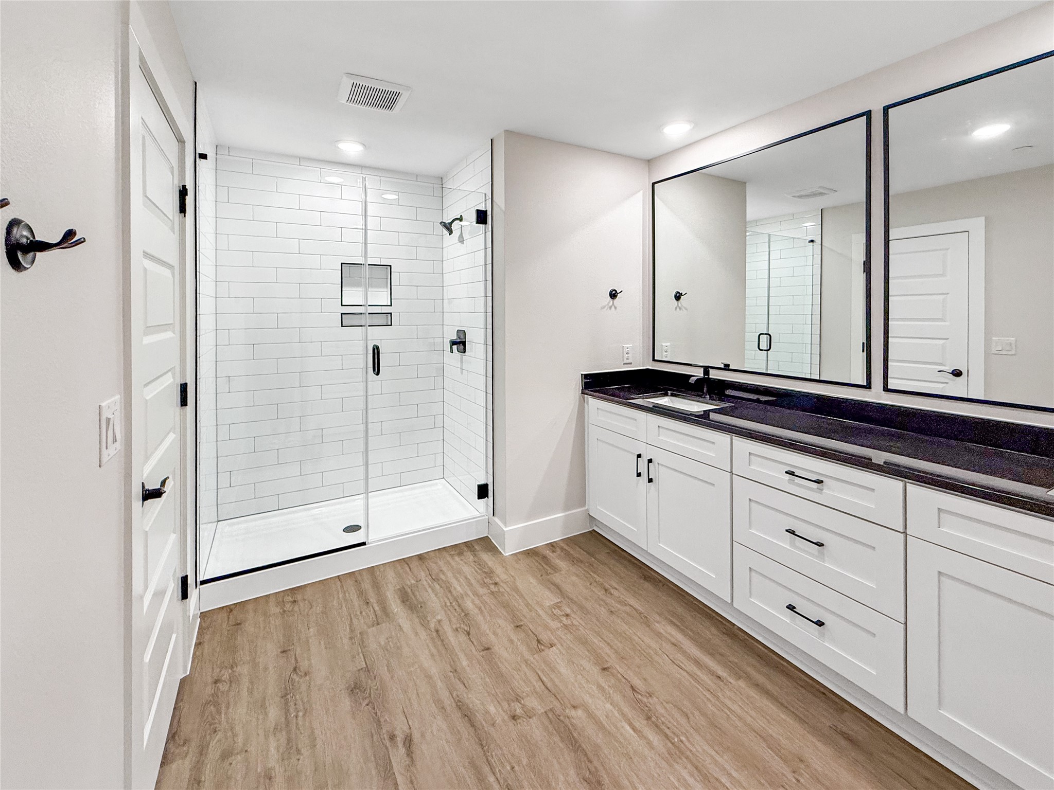 5607 Mobeetie Loop Bee Cave, TX 78738 - Photo 12 of 21 primary bath