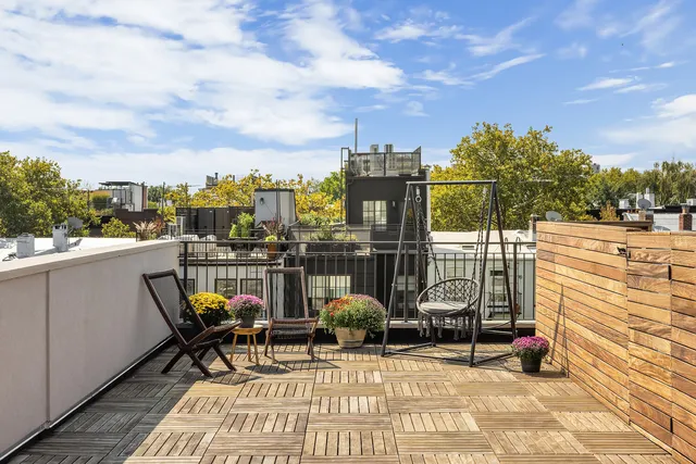 a view of roof with sitting area