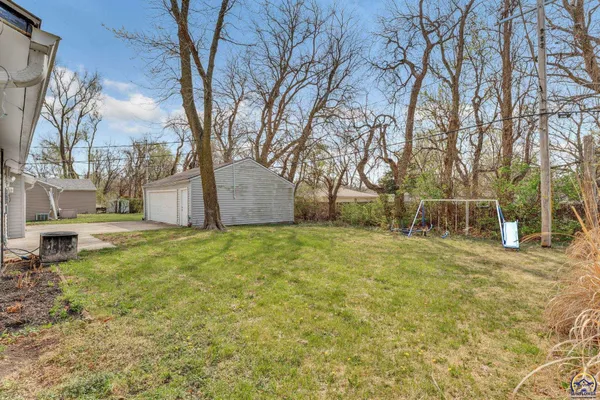 $172,500 | 3453 Southwest Westview Avenue, Topeka, KS 66611
