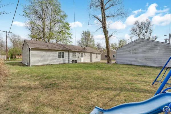 $172,500 | 3453 Southwest Westview Avenue, Topeka, KS 66611