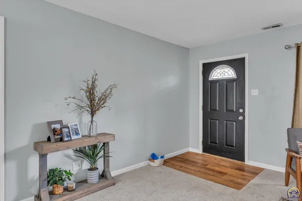 $172,500 | 3453 Southwest Westview Avenue, Topeka, KS 66611