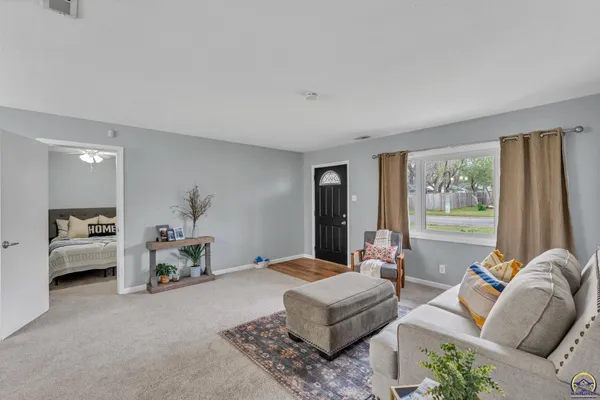 $172,500 | 3453 Southwest Westview Avenue, Topeka, KS 66611