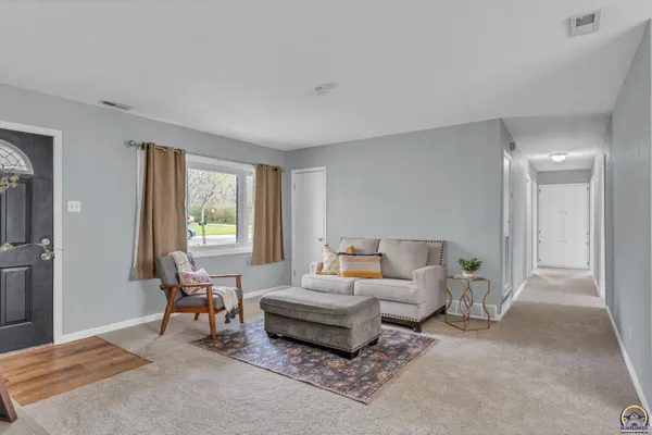 $172,500 | 3453 Southwest Westview Avenue, Topeka, KS 66611