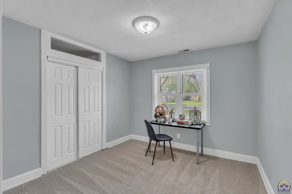 $172,500 | 3453 Southwest Westview Avenue, Topeka, KS 66611