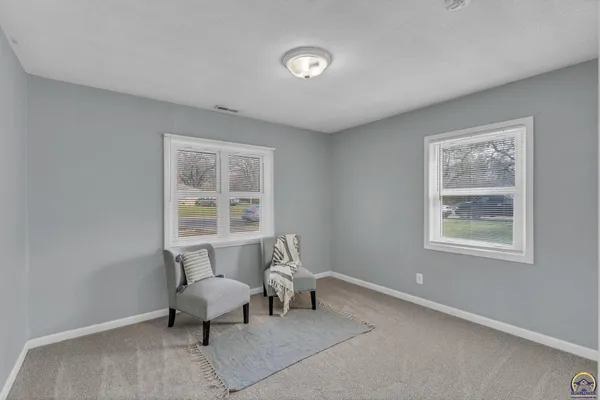 $172,500 | 3453 Southwest Westview Avenue, Topeka, KS 66611