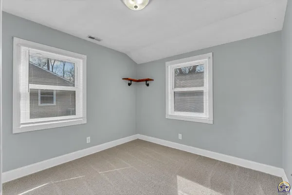 $172,500 | 3453 Southwest Westview Avenue, Topeka, KS 66611