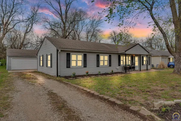 $172,500 | 3453 Southwest Westview Avenue, Topeka, KS 66611