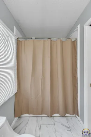 $172,500 | 3453 Southwest Westview Avenue, Topeka, KS 66611