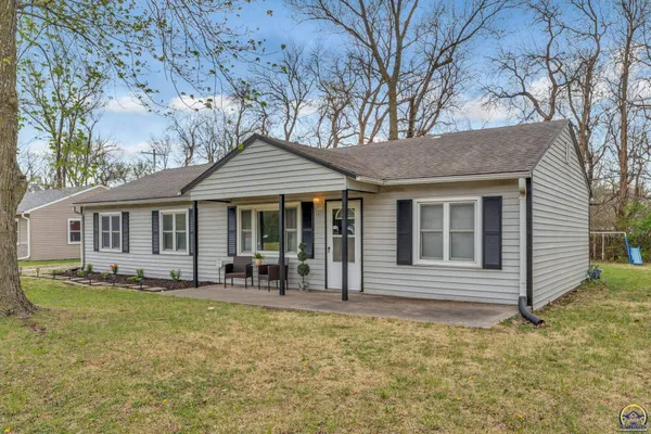 $172,500 | 3453 Southwest Westview Avenue, Topeka, KS 66611