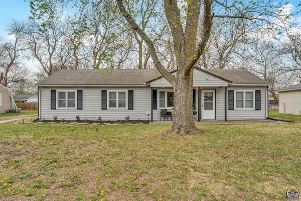 $172,500 | 3453 Southwest Westview Avenue, Topeka, KS 66611