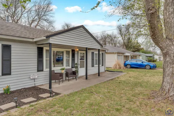 $172,500 | 3453 Southwest Westview Avenue, Topeka, KS 66611