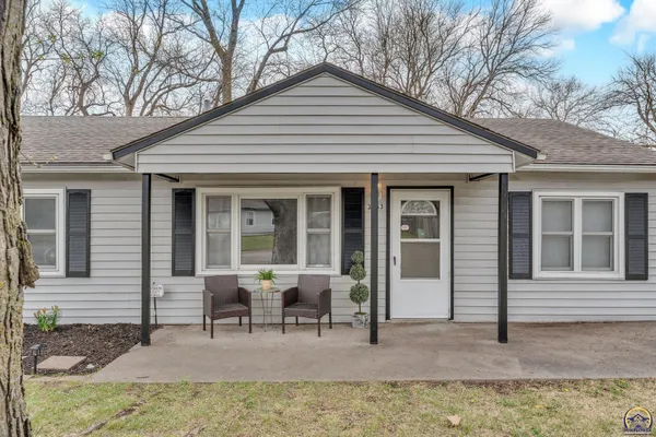 $172,500 | 3453 Southwest Westview Avenue, Topeka, KS 66611