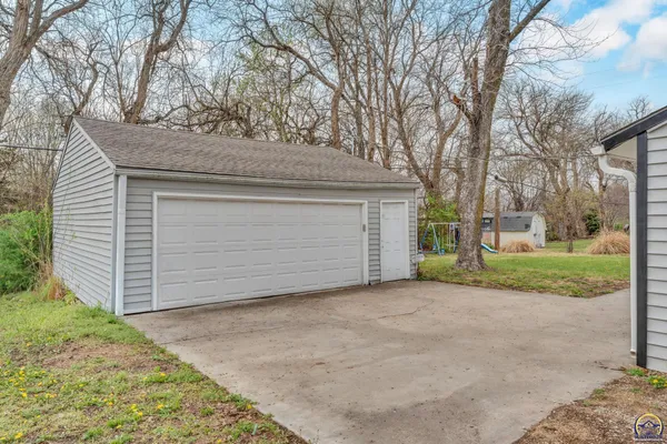 $172,500 | 3453 Southwest Westview Avenue, Topeka, KS 66611
